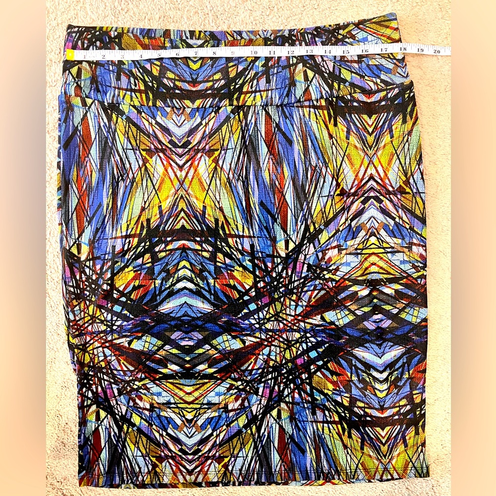 LuLaRoe (LLR) 2XL Abstract Cassie Skirt.
